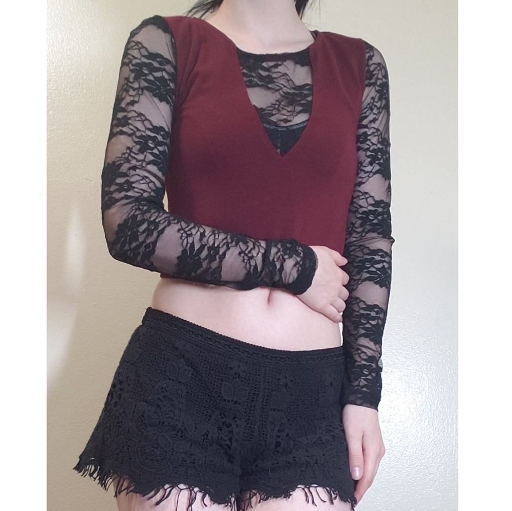 Lace sleeved crop top